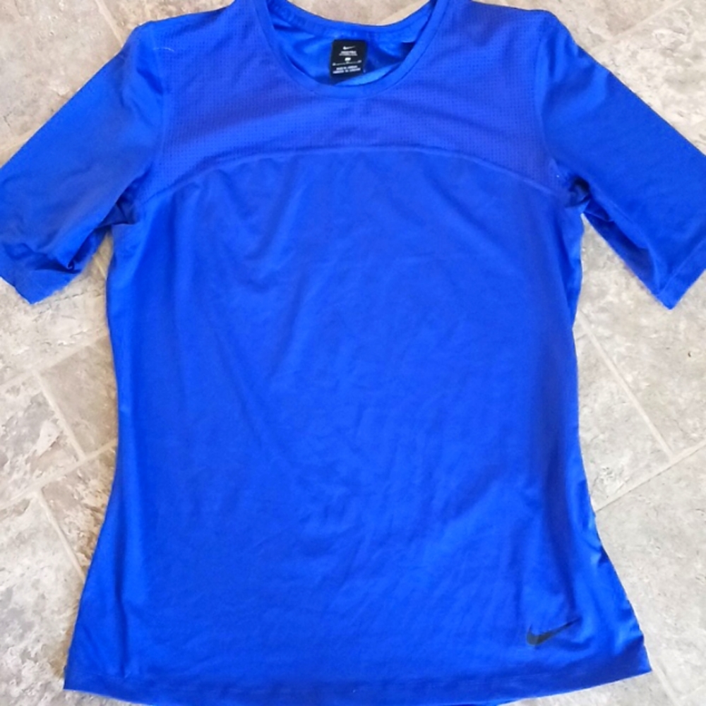 Nike top
